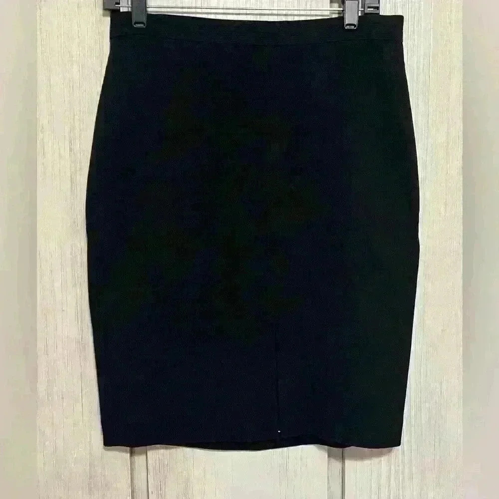 Women's Black Ann Taylor Petite Ribbed Skirt - Size 8P, Front Slit